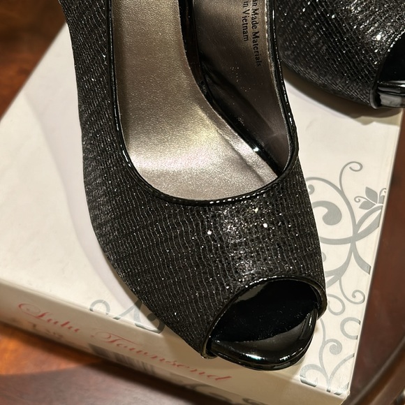 Lulu Townsend Heels - Picture 2 of 7